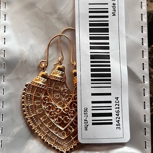 BOGO 50% Off NWT Vintage Gold Boho Flower Carved Hoop Dangle Earrings For Women - Picture 4 of 7